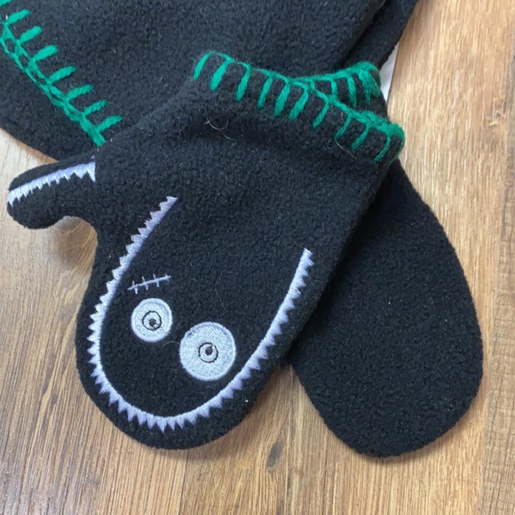 Sourpuss Kids 3 Piece Hat Glove Scarf Set NWT - Picture 4 of 4